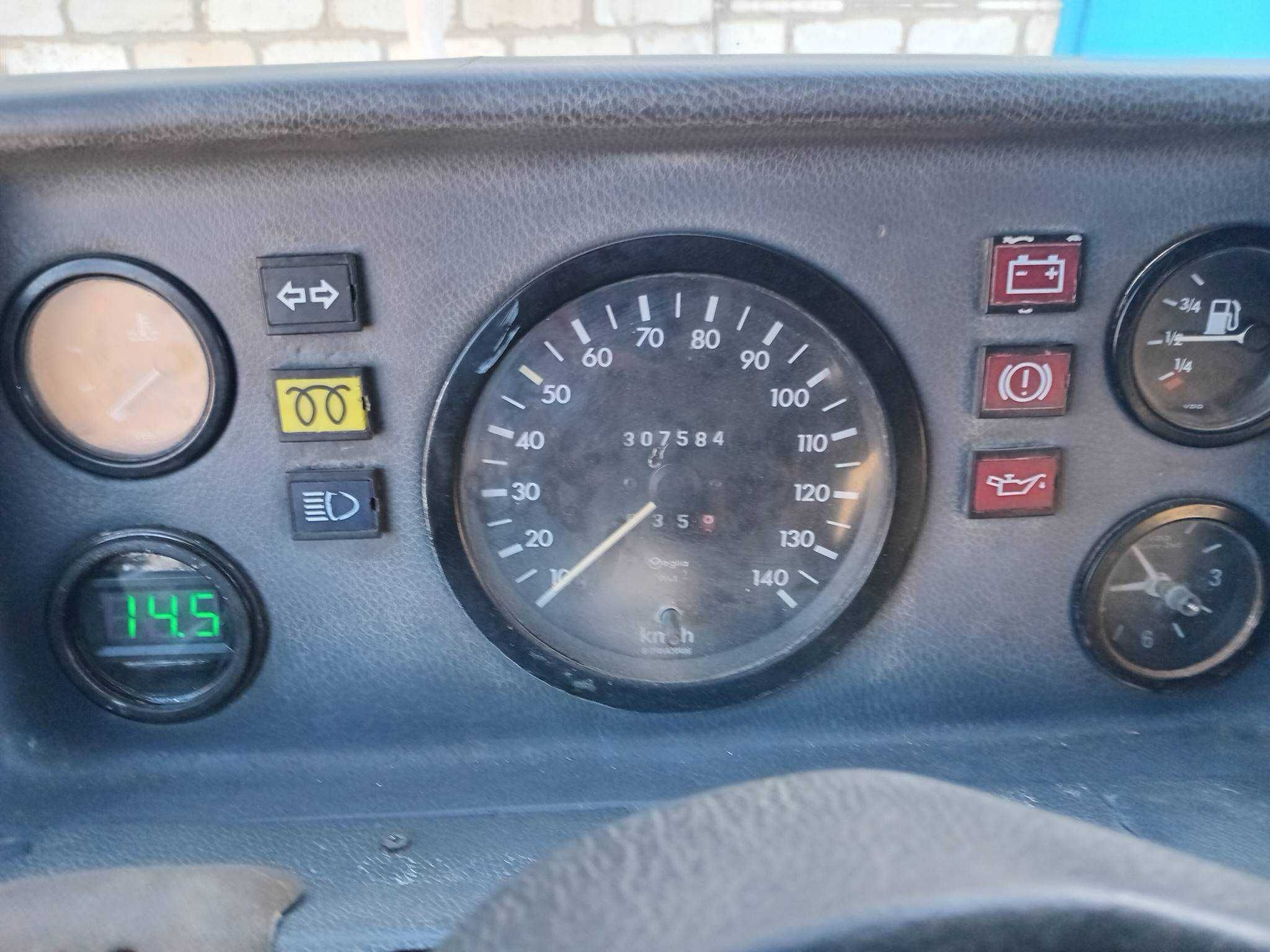 Мерседес Т1 208D в народе сапог