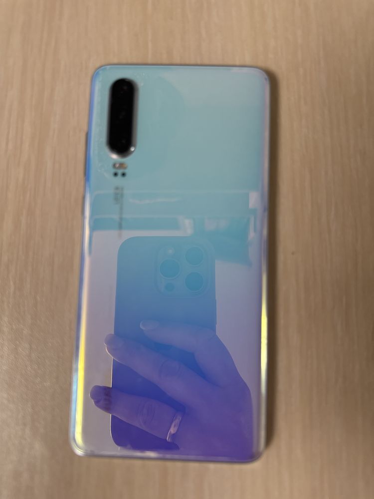 Продам телефон HUAWEI P30