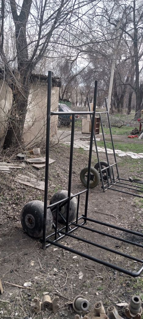 Продаю тачку на колесах самолета