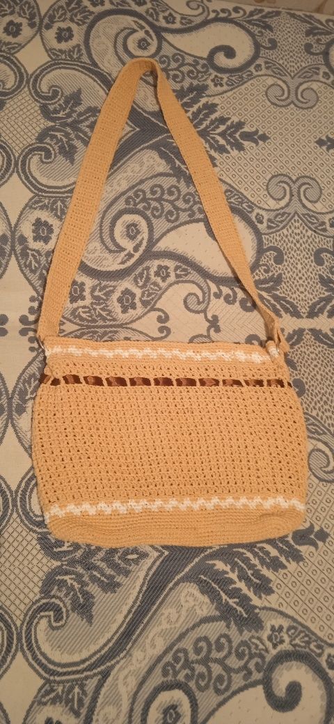 Продам новую красивую, вязаную, летнюю сумку.