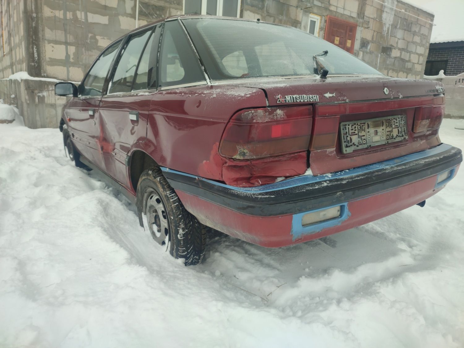 Продам Митсубиси Лансер 1990 года по запчастям