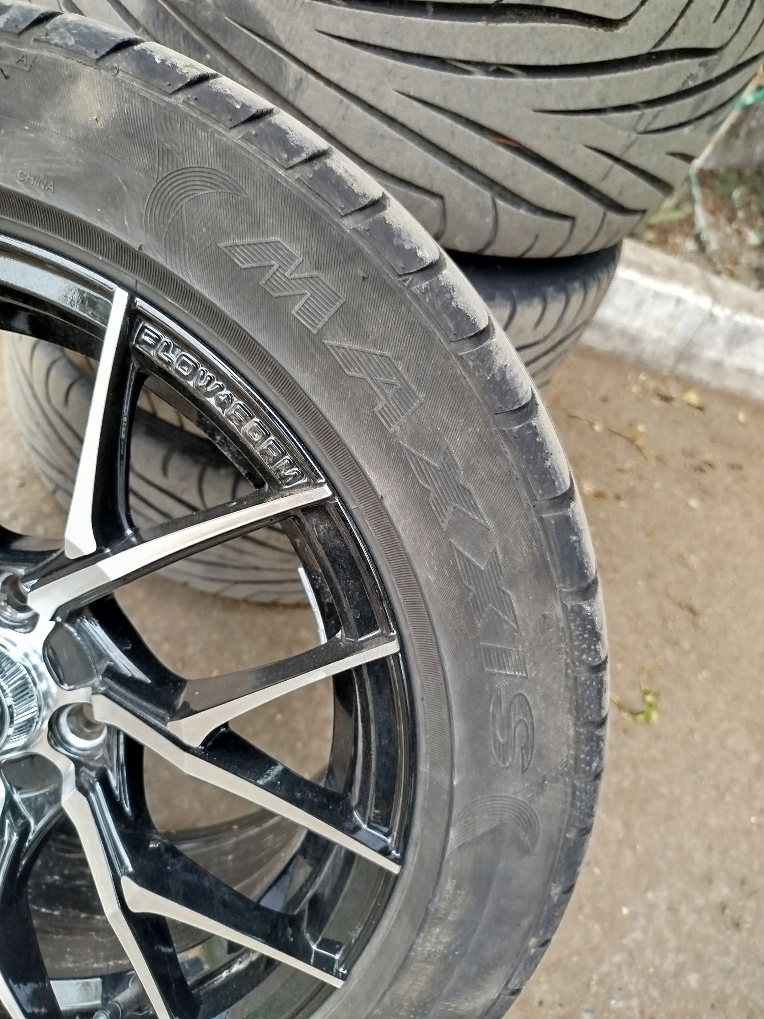 Продам комплект дисков с резиной