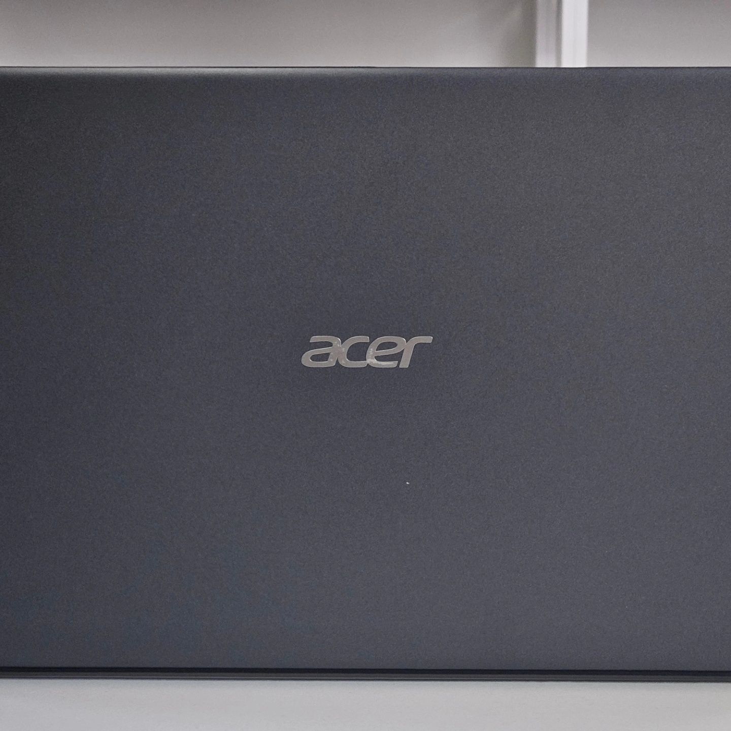 Офисный Ноутбук Acer Aspire 3 - Core i3-7020U/4GB/SSD 256GB