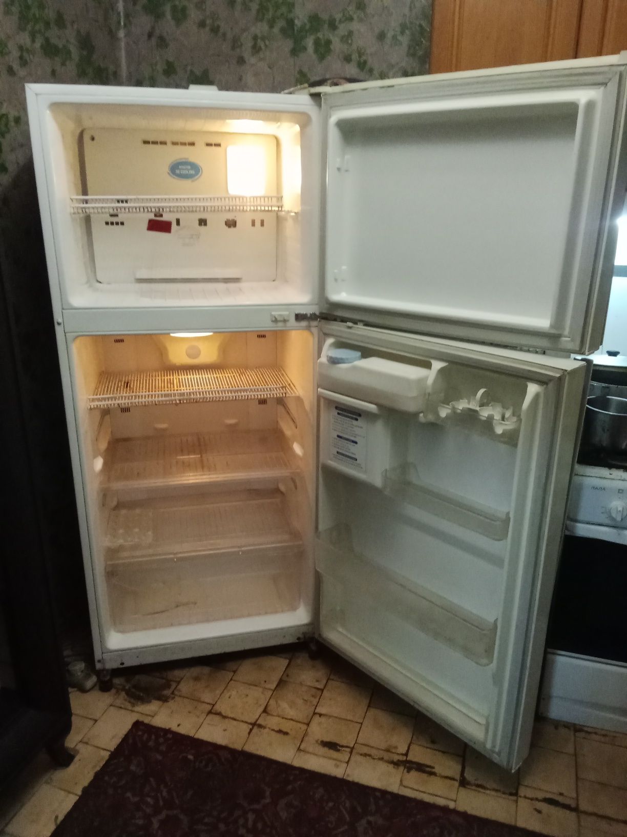 Холодильник двухкамерный