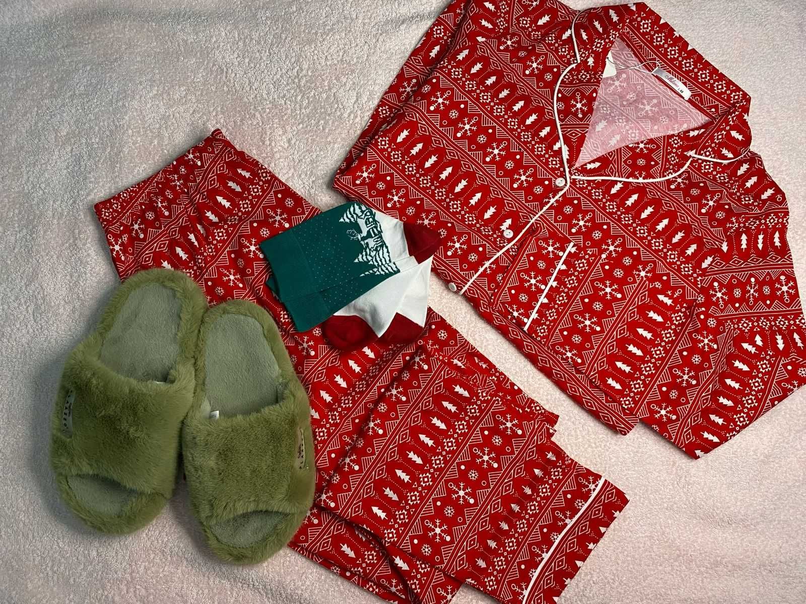 продам комплект пижамы