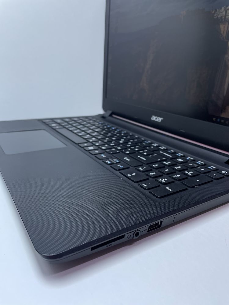 Ноутбук Acer Aspire ES1-533/N16C1