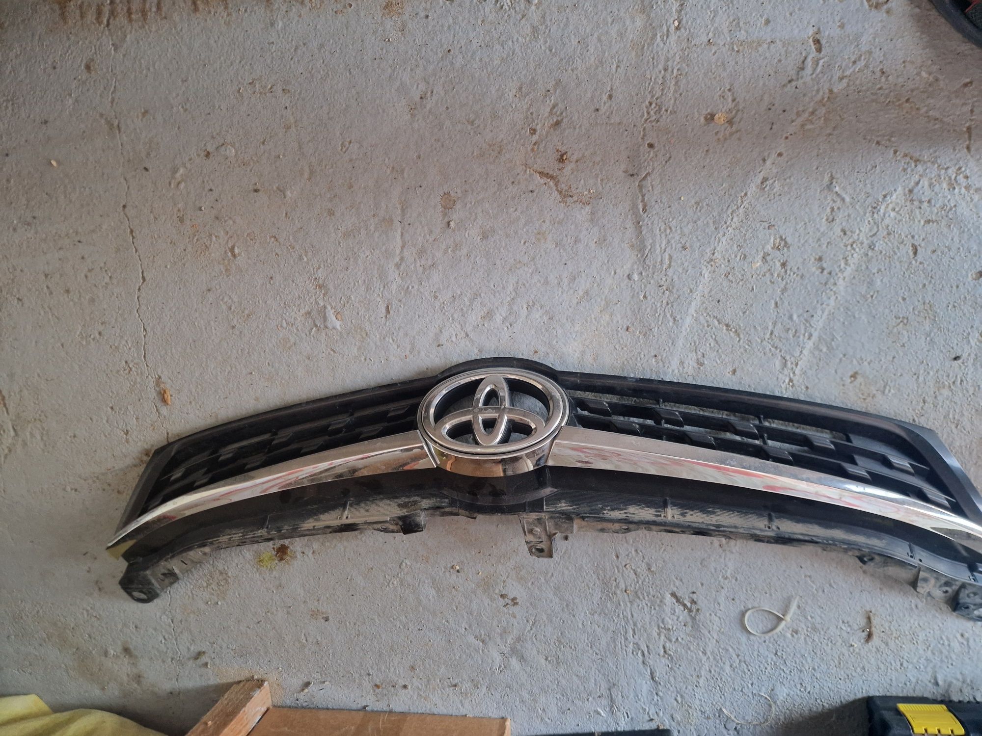 Решодка радиатора Camry 55