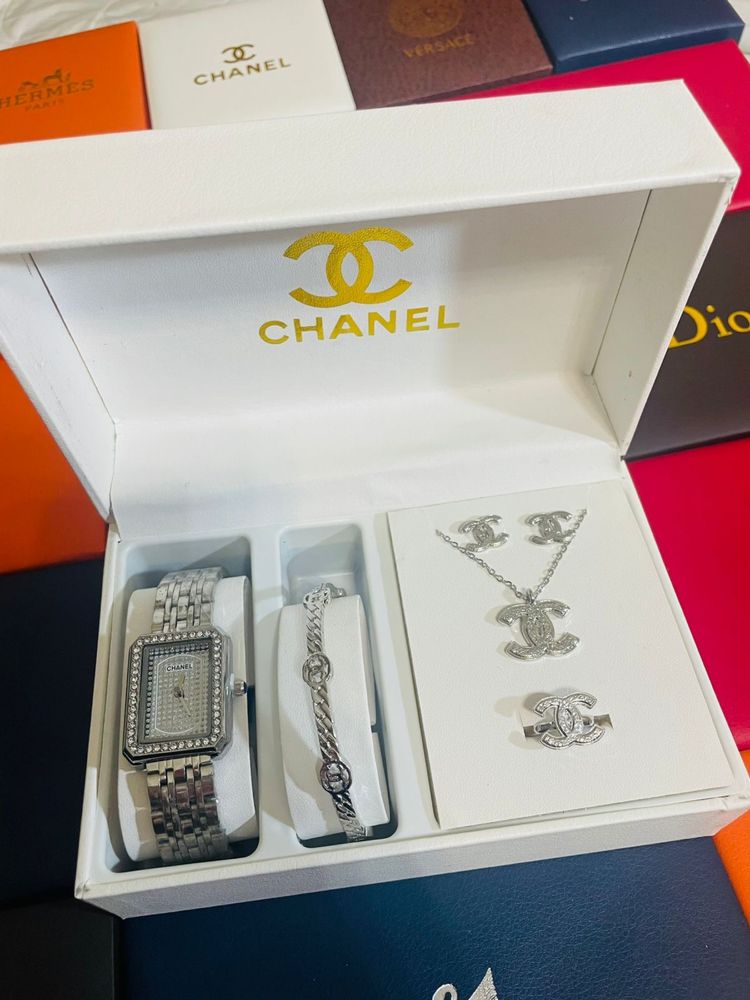 Продаются очень качественные часы от брендов как: “Rolex, Cartier”и др