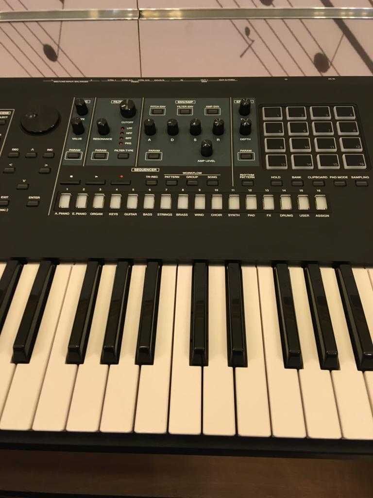 Roland Fantom 6 синтезатор