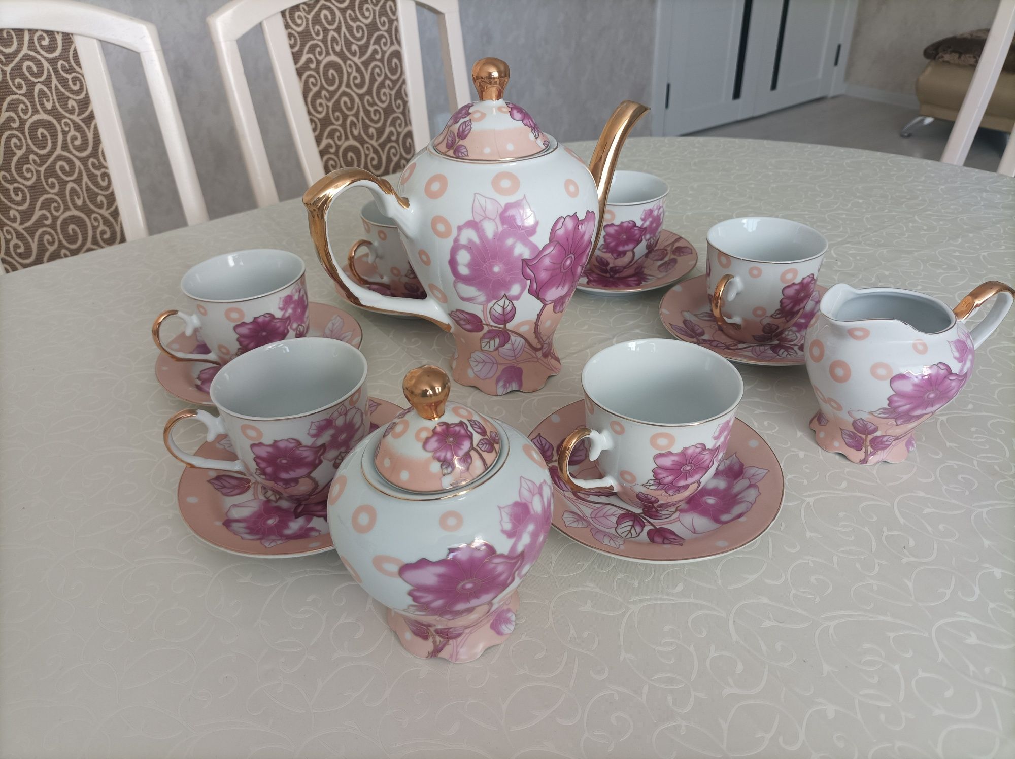 Продам шикарный чайный сервиз