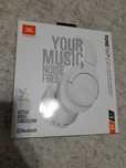 Продам новые наушники jbl 760 nc
