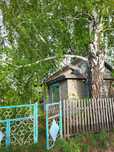 Дачный участок, 8 соток, кирпичный летний домик, есть свет.
