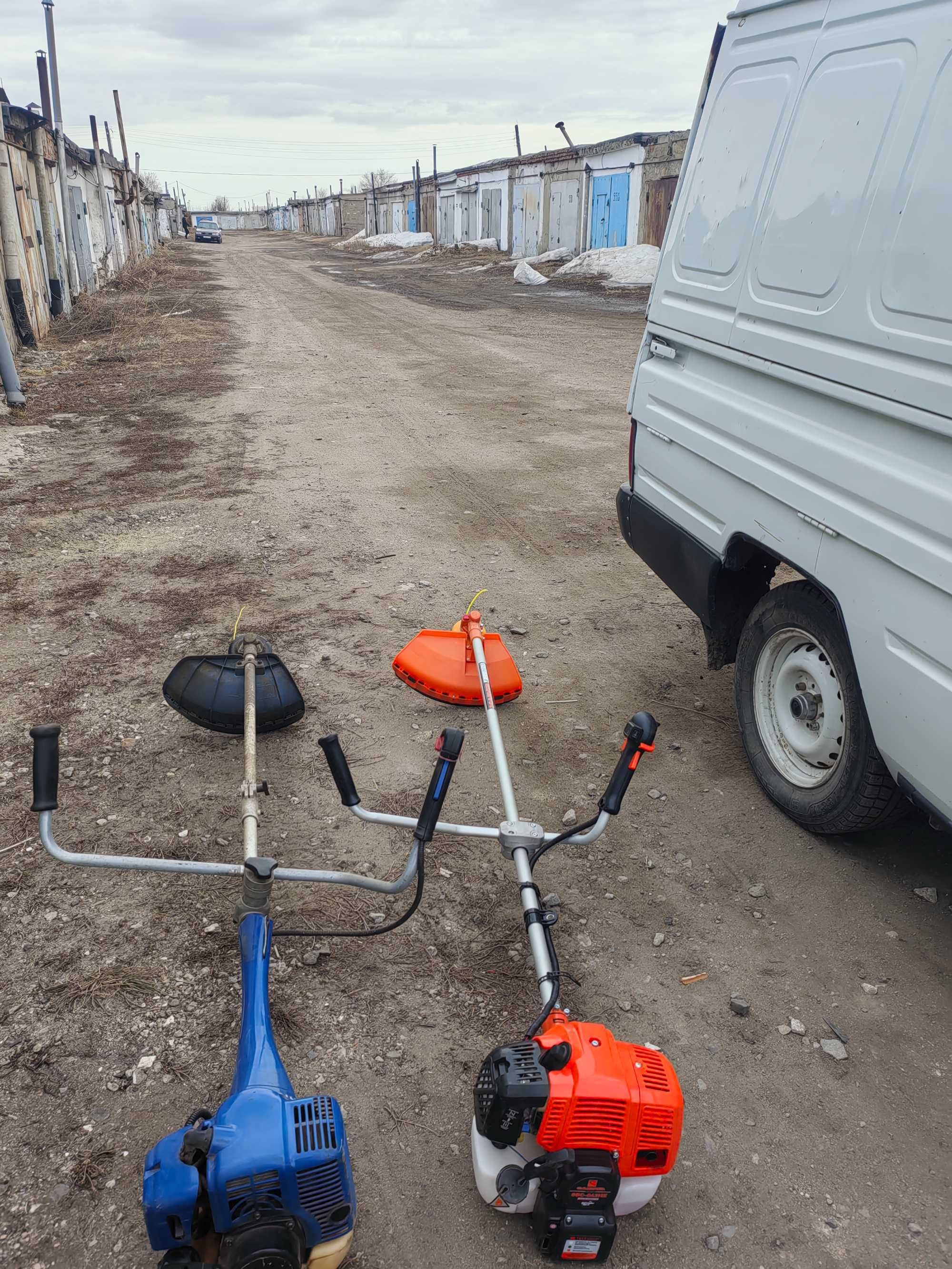 Пакос травы тримером. В дол трасы