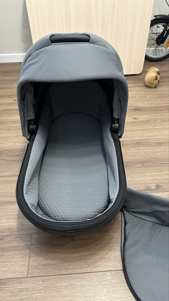 Коляска 3 в 1 Anex m type серого цвета в комлекте с автолюлькой anex