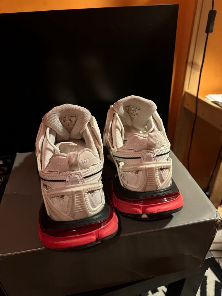 Balenciaga track
