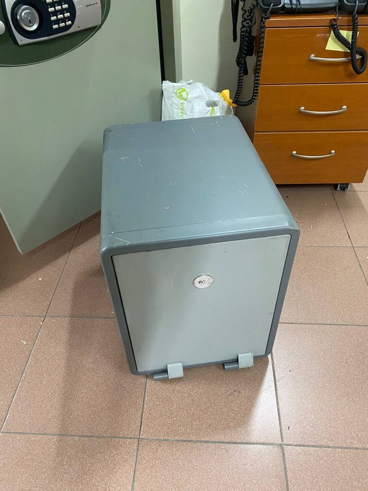 Продам сейф недорого