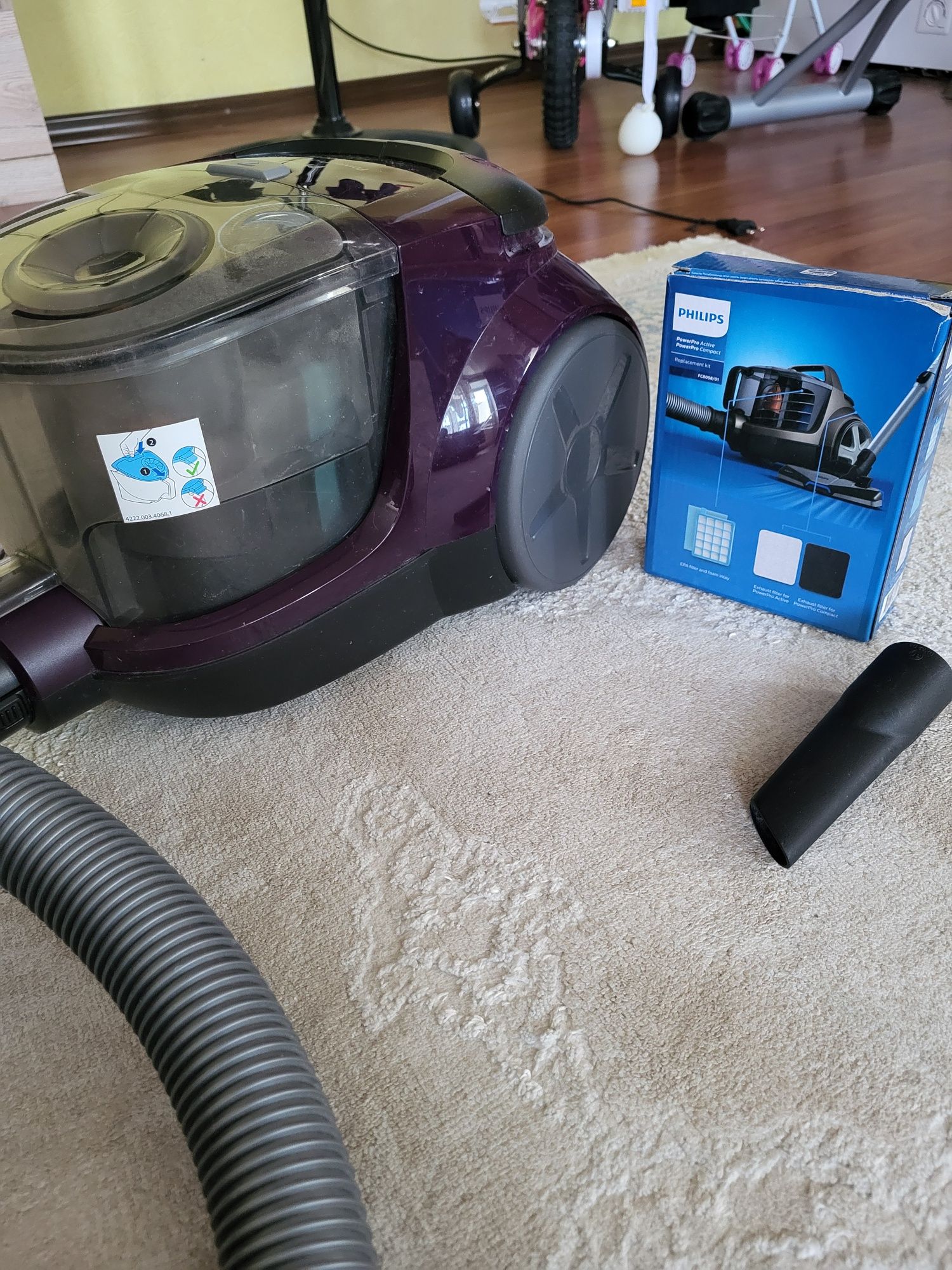 Продам циклонный пылесос Philips 8472