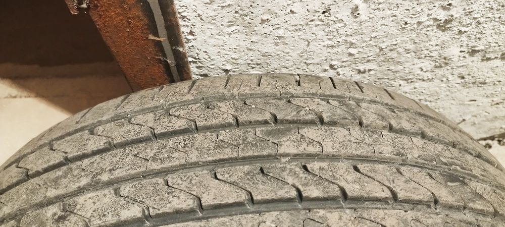 Продам шины б/у в отличном состоянии