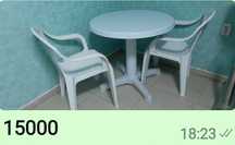 Продам пластиковые стол и 2 стула