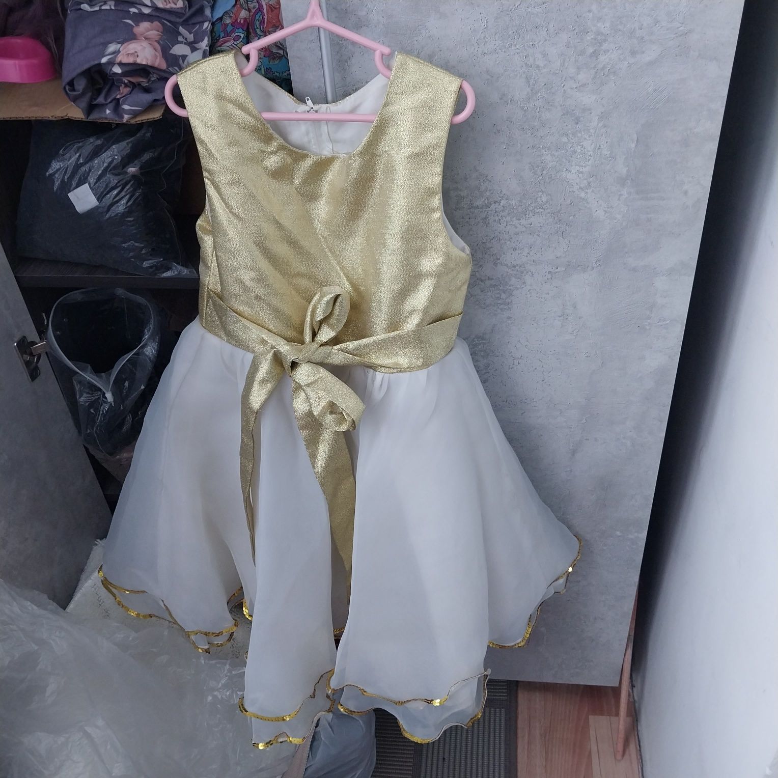 Продам платья детские