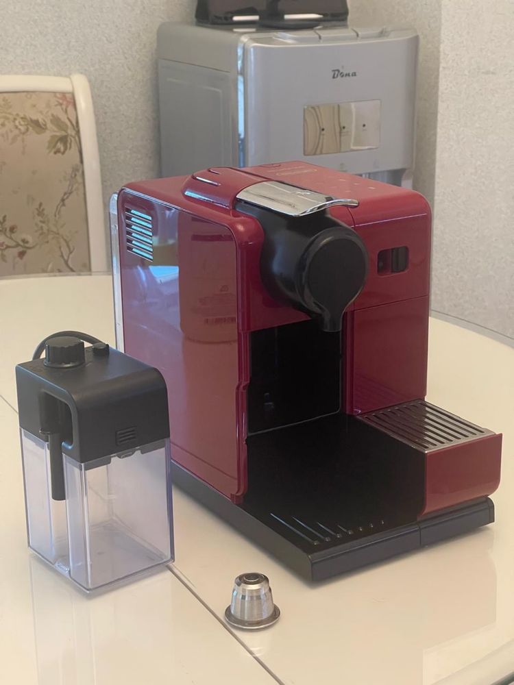 Кофемашина Delonghi nespresso EN 550.R