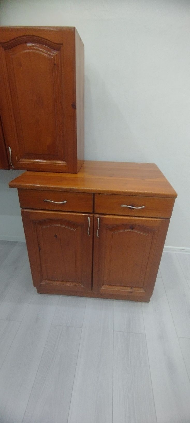 Кухонная гарнитура из дерева