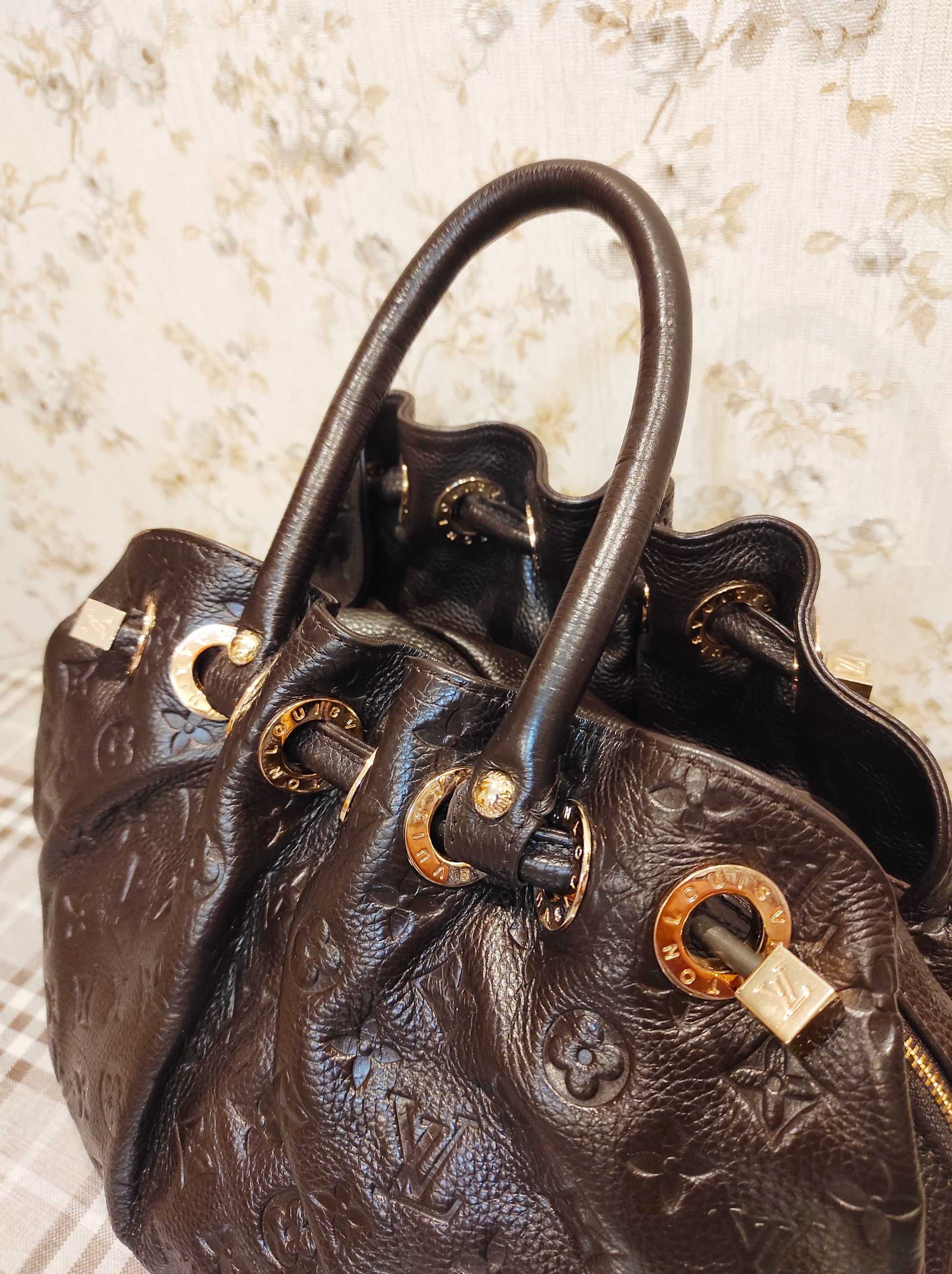 Сумочка то  Louis Vuitton