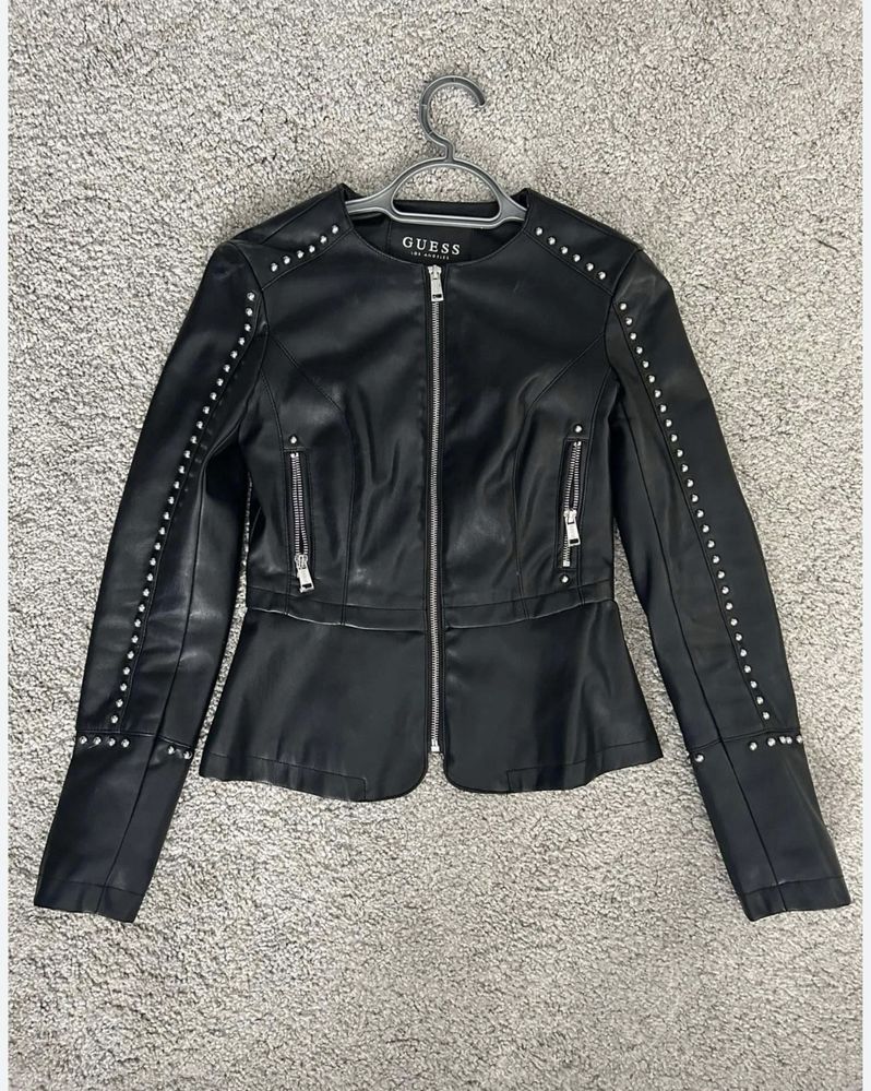 Продам кожаную куртку (косуху) Guess