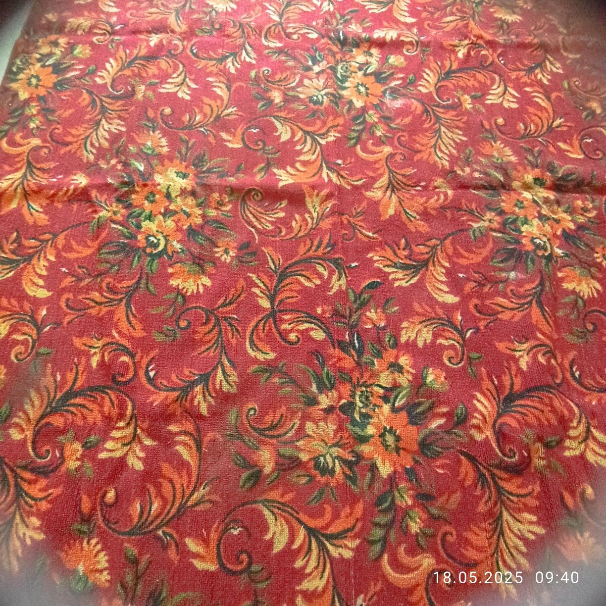 Продам  коричневые ПО 7 кжд. И красный ковер 2*5 и 2коричн 2*3