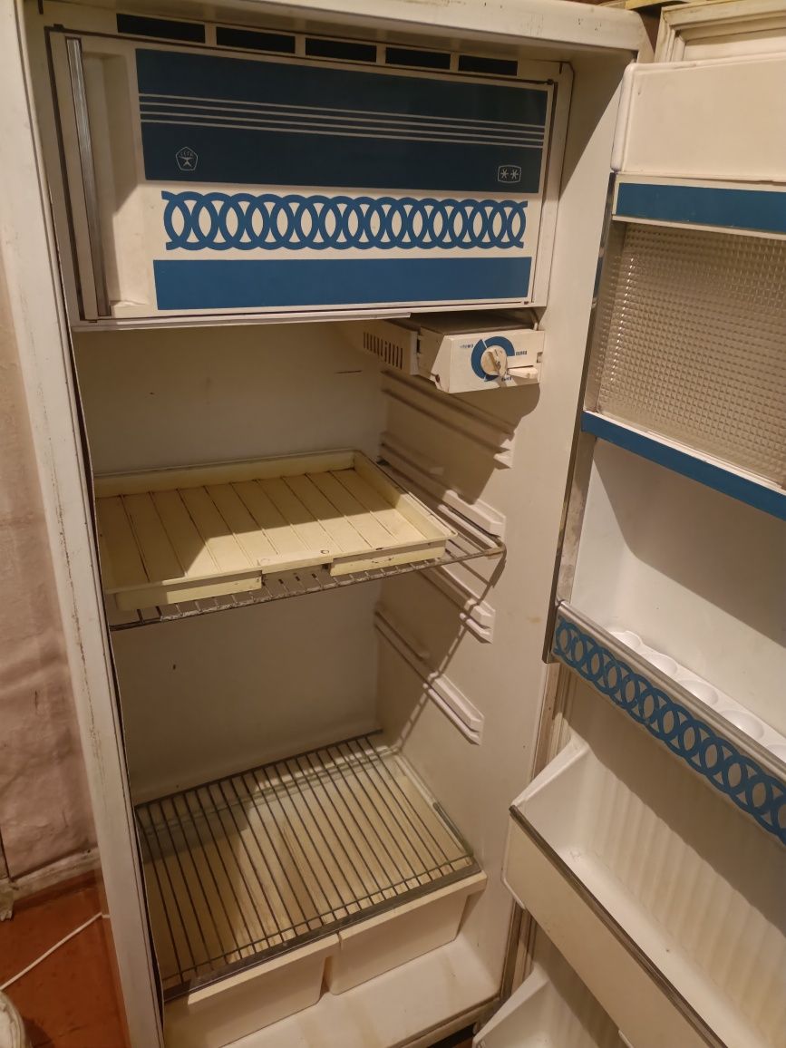 Продается советский холодильник