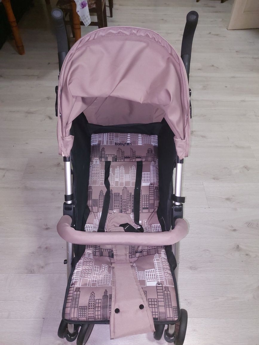Продам прогулочную коляску Babyton City, пользовались только один раз.