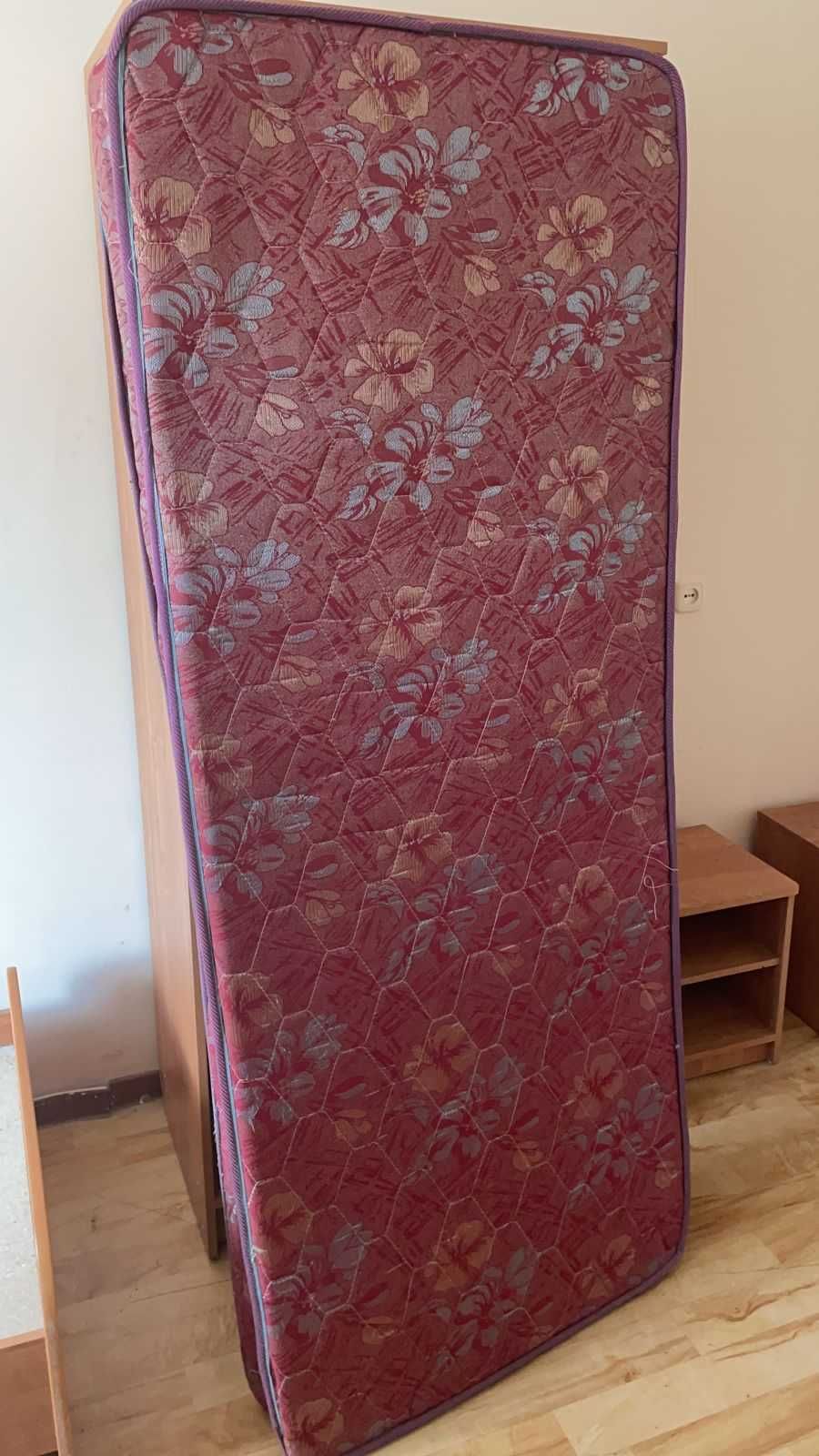 Продаю 1-сп, 1,5-сп кровати, пружинные и ватные матрасы б/у