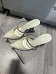 Срочно продаётся Туфли новые Charles and Keith