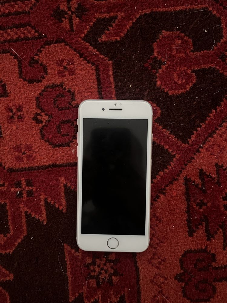 IPHONE 8 продам в отличном состоянии