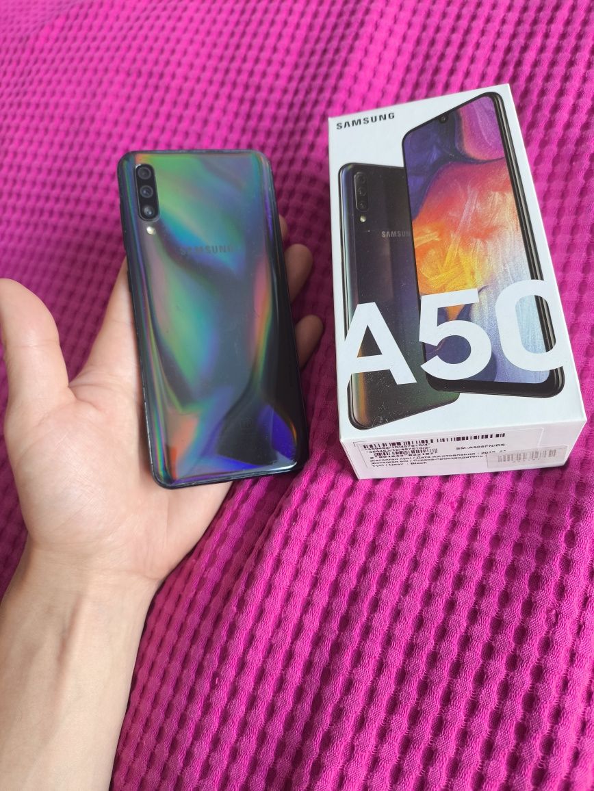 Продам Samsung a50 в хорошем состоянии