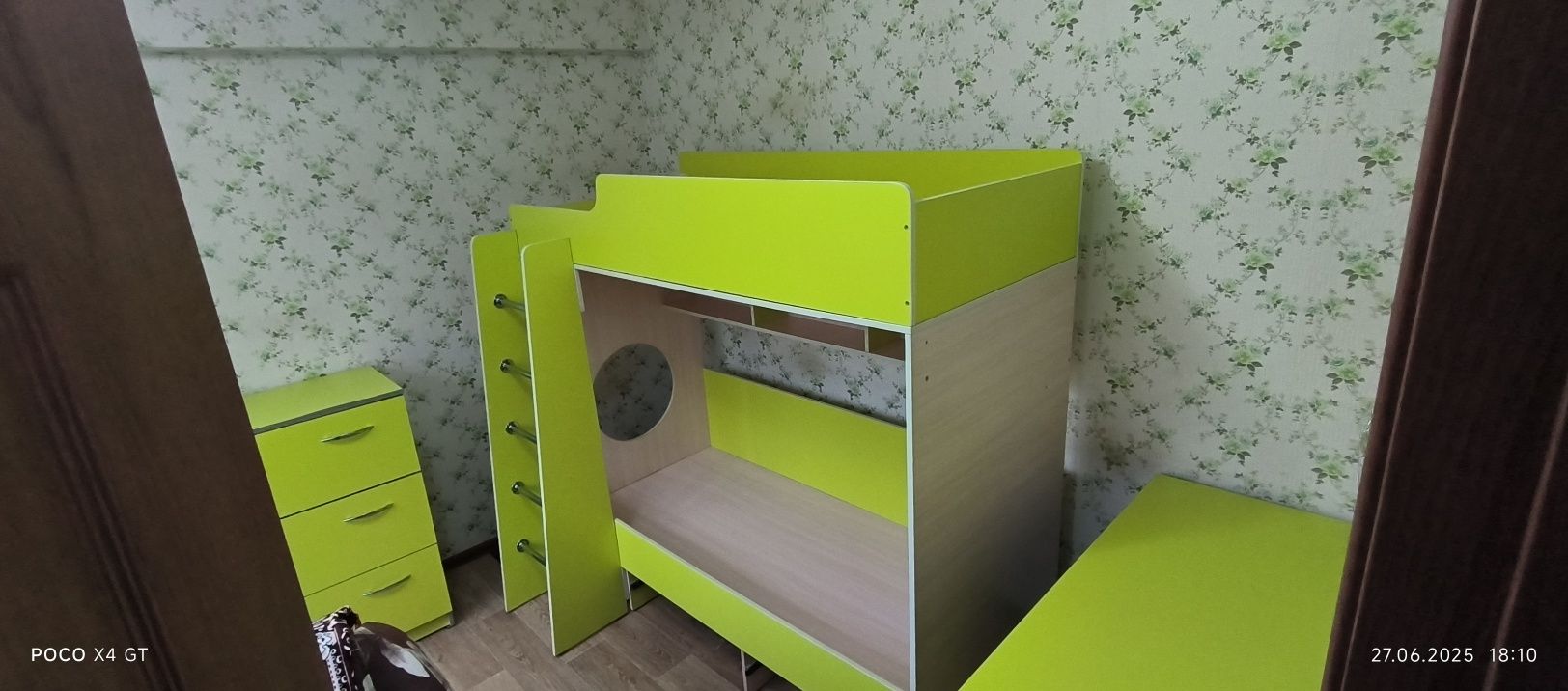 Продам детский уголок  кровать, стол.возможно и комод как комплект