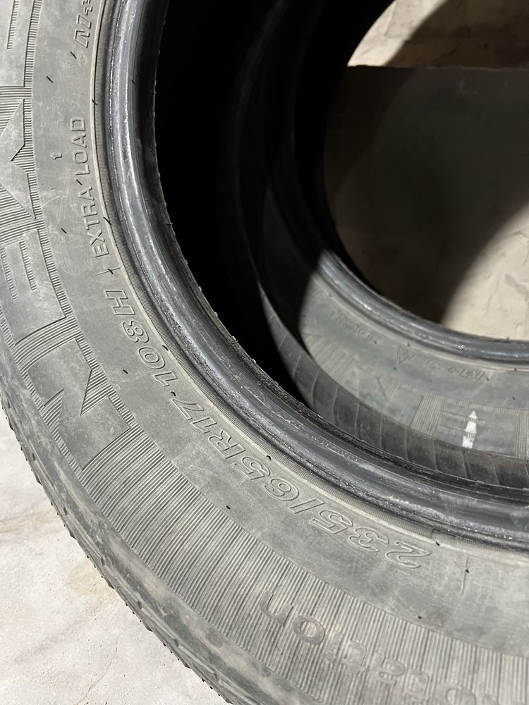 Комплект зимних шин 235/65R17