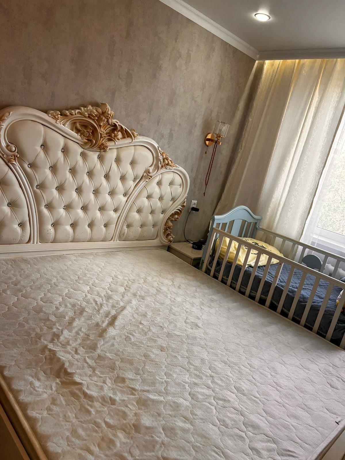Кровать с матрасом