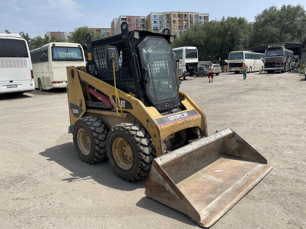 Мини погрузчик Caterpillar Cat 226b-2