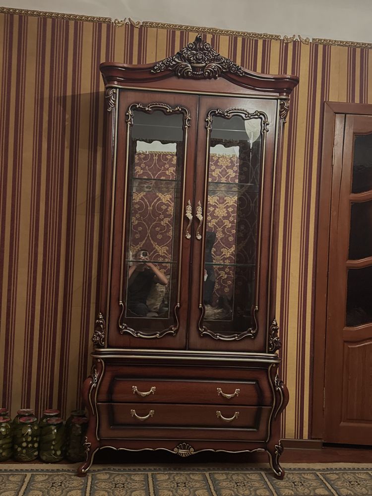 Продам сервант