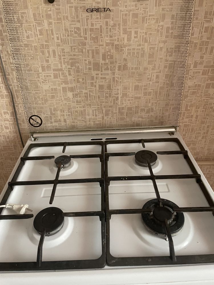 Продам газовую плиту с вытяжкой