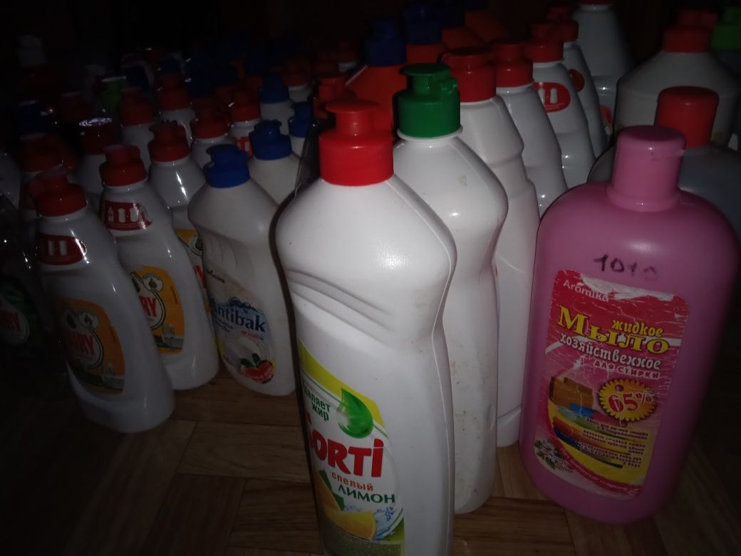 ПРОДАМ пустые БУТЫЛКИ-БАНОЧКИ-флаконы из-под моющих средств ! Чистые !