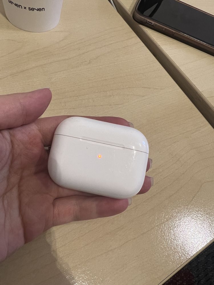 Кейс от наушников AirPods Pro 1 поколения. Без наушников.