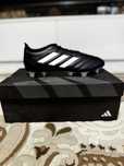 Бутсы футбольные Adidas кожанные, новые, оригинал.