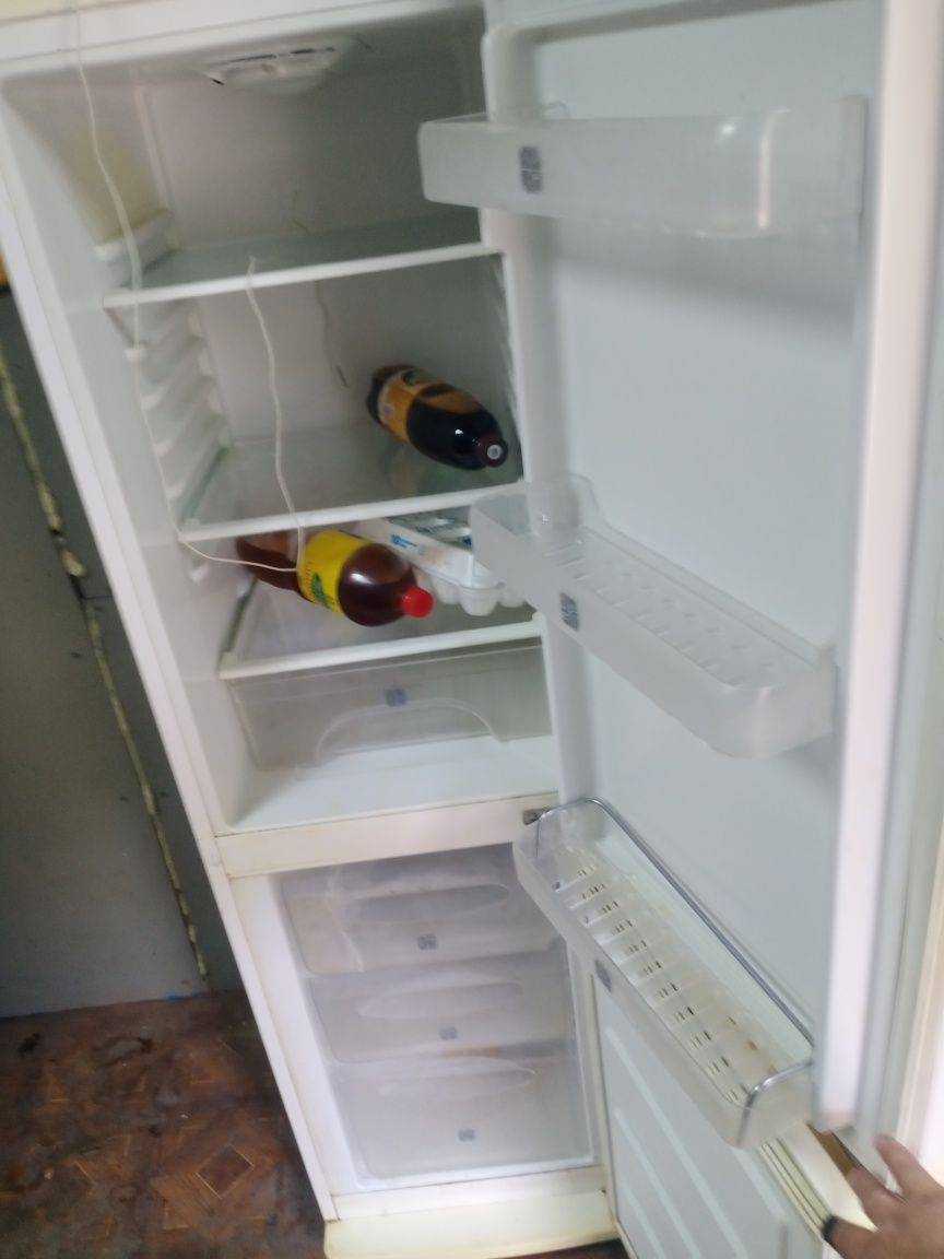 Продам рабочий хрлодильник