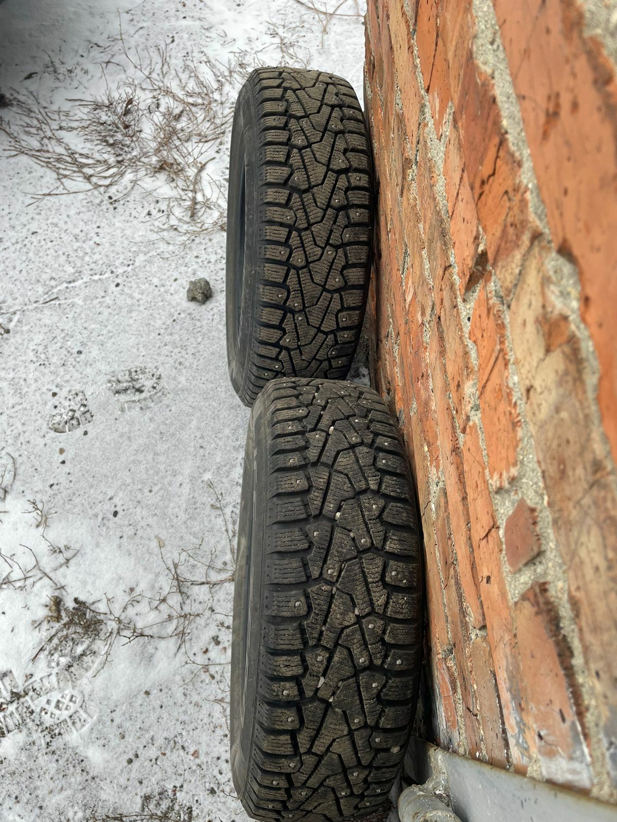 Продам зимние шины б/у