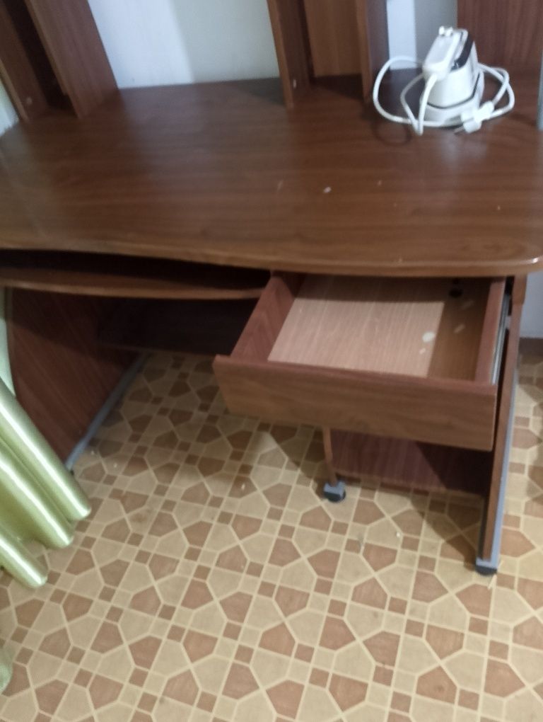 Продам шкафчики стол для ком микроволновку