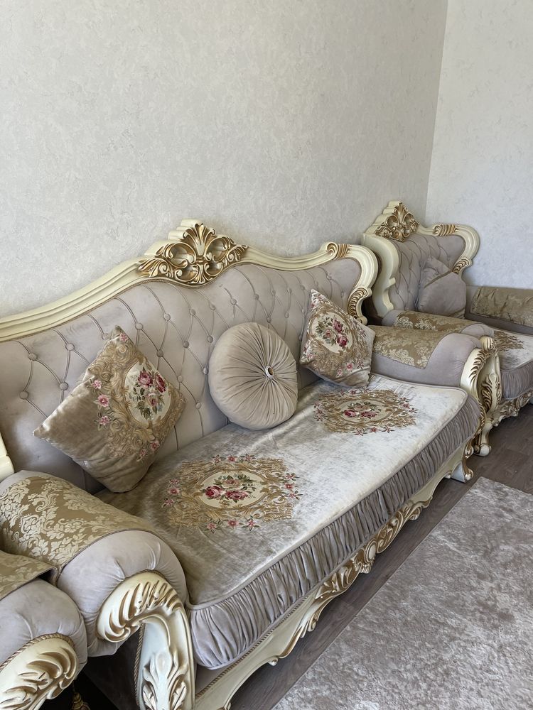 Диван королевский