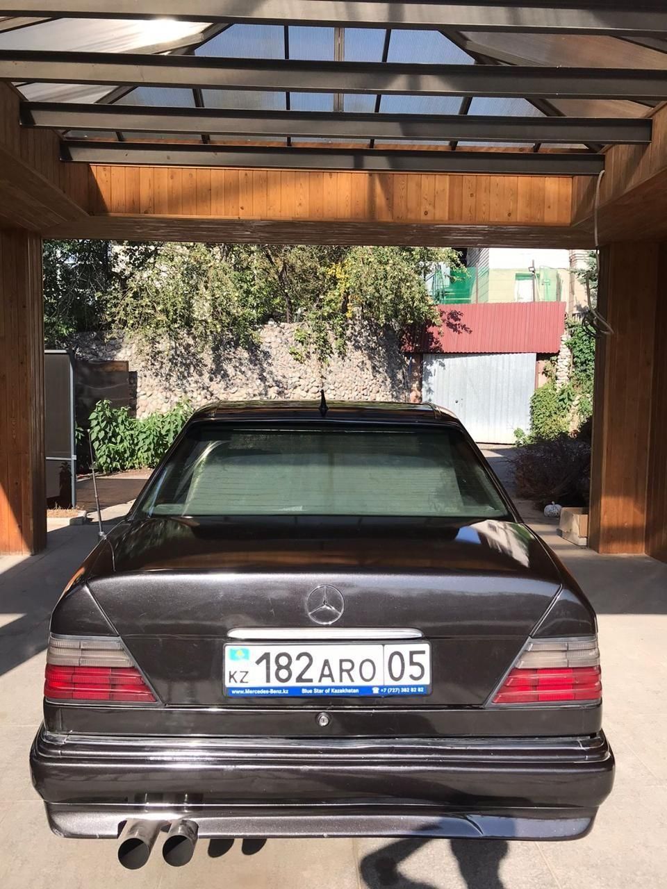 Мерседес W124 передни задний бампер комплект крыло  молдинг фары капот