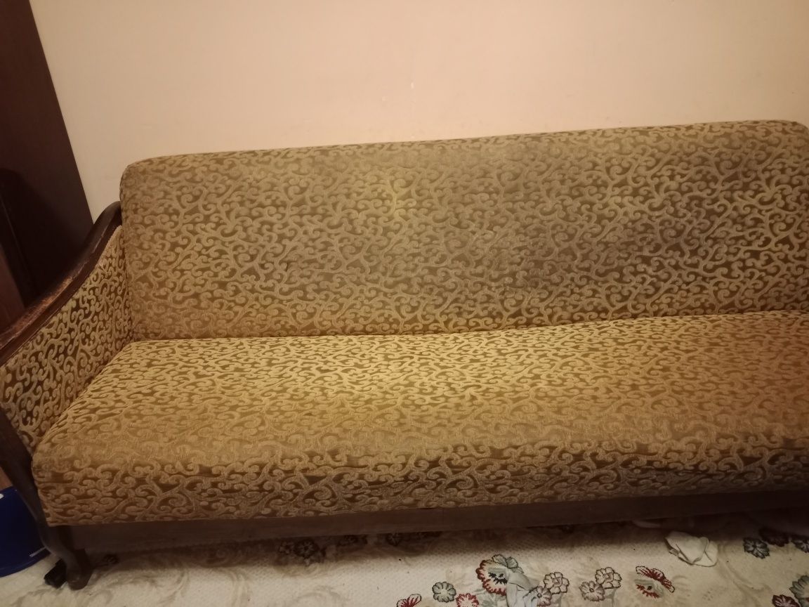Антикварный шкаф